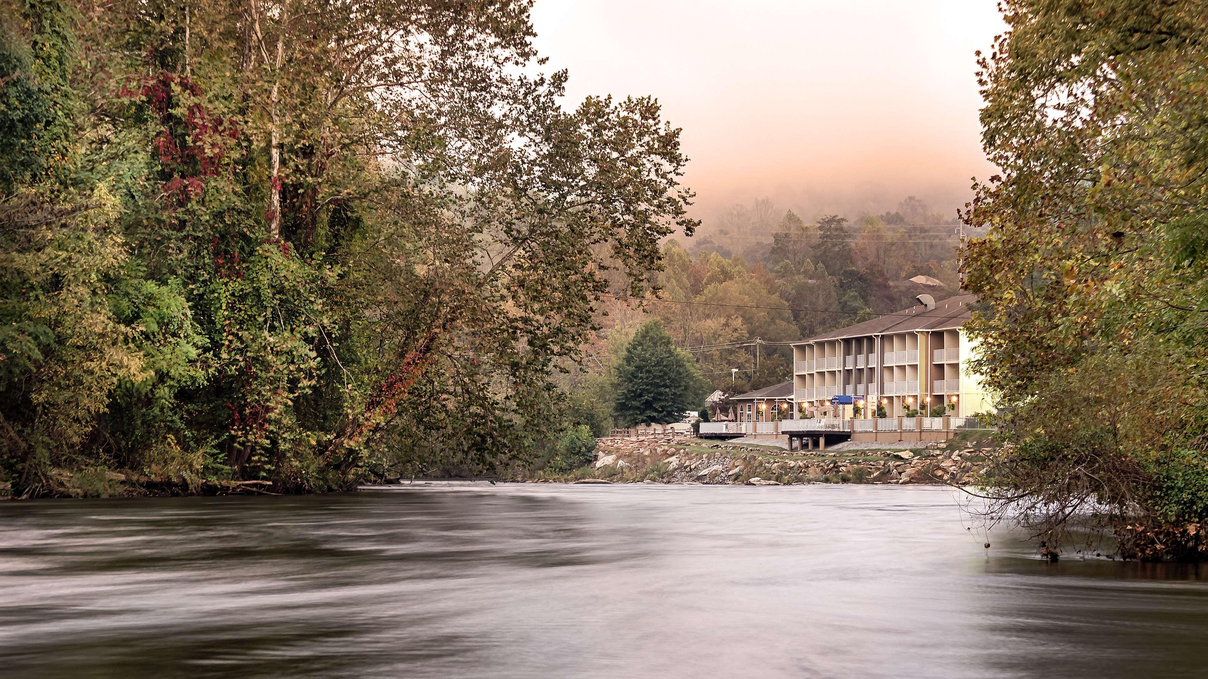 Best Western Plus River Escape Sylva / Dillsboro Exterior foto