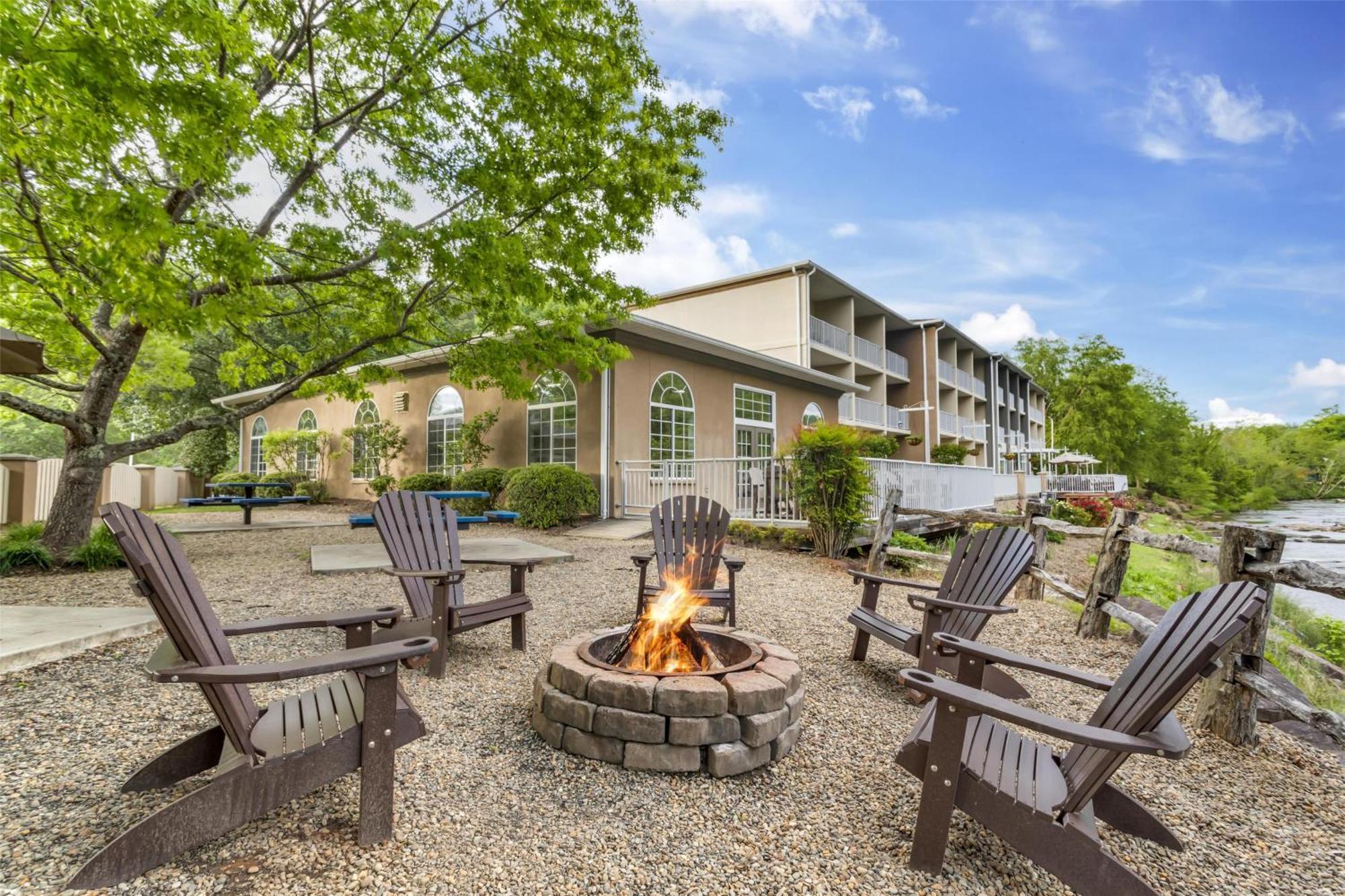 Best Western Plus River Escape Sylva / Dillsboro Exterior foto